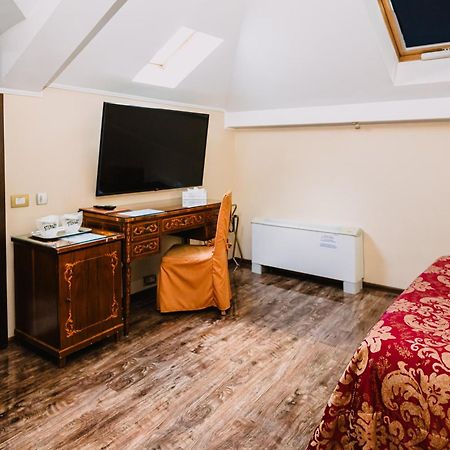 Vigo Hotel Плоещ Екстериор снимка