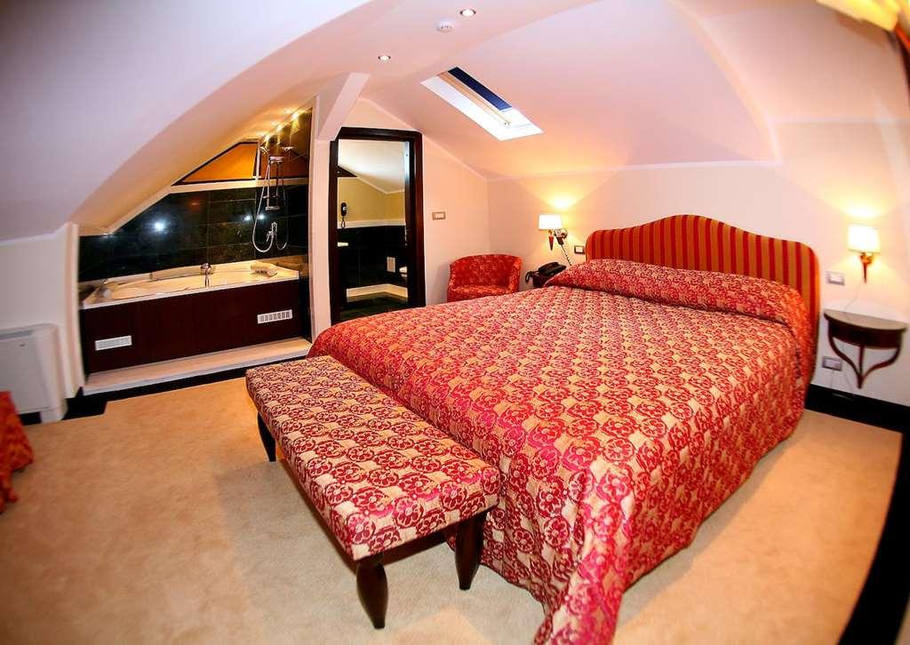 Vigo Hotel Плоещ Стая снимка