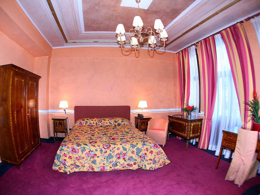 Vigo Hotel Плоещ Екстериор снимка
