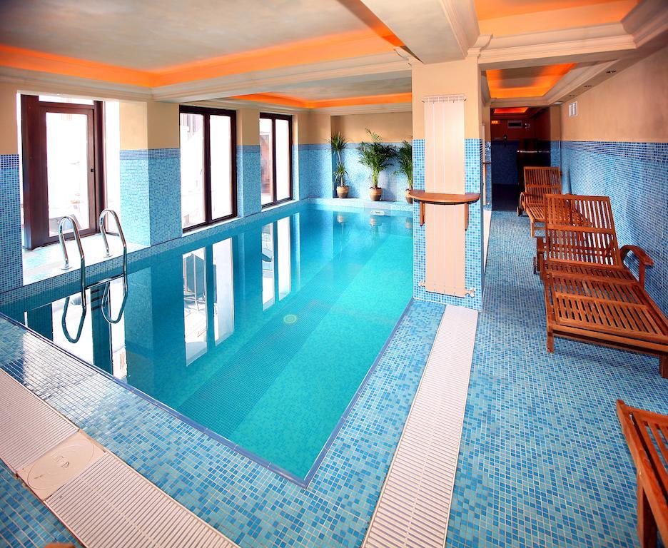 Vigo Hotel Плоещ Екстериор снимка