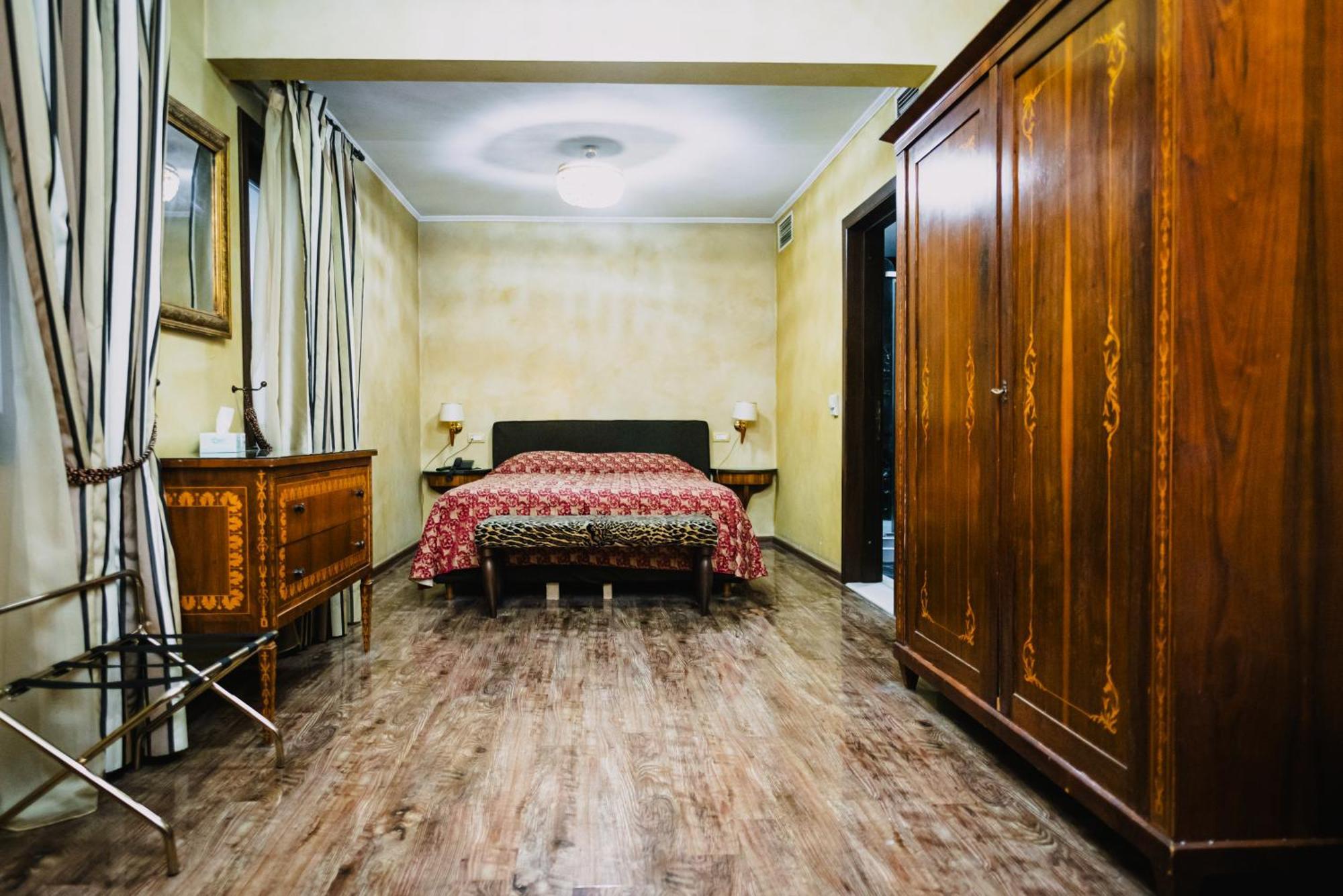 Vigo Hotel Плоещ Екстериор снимка