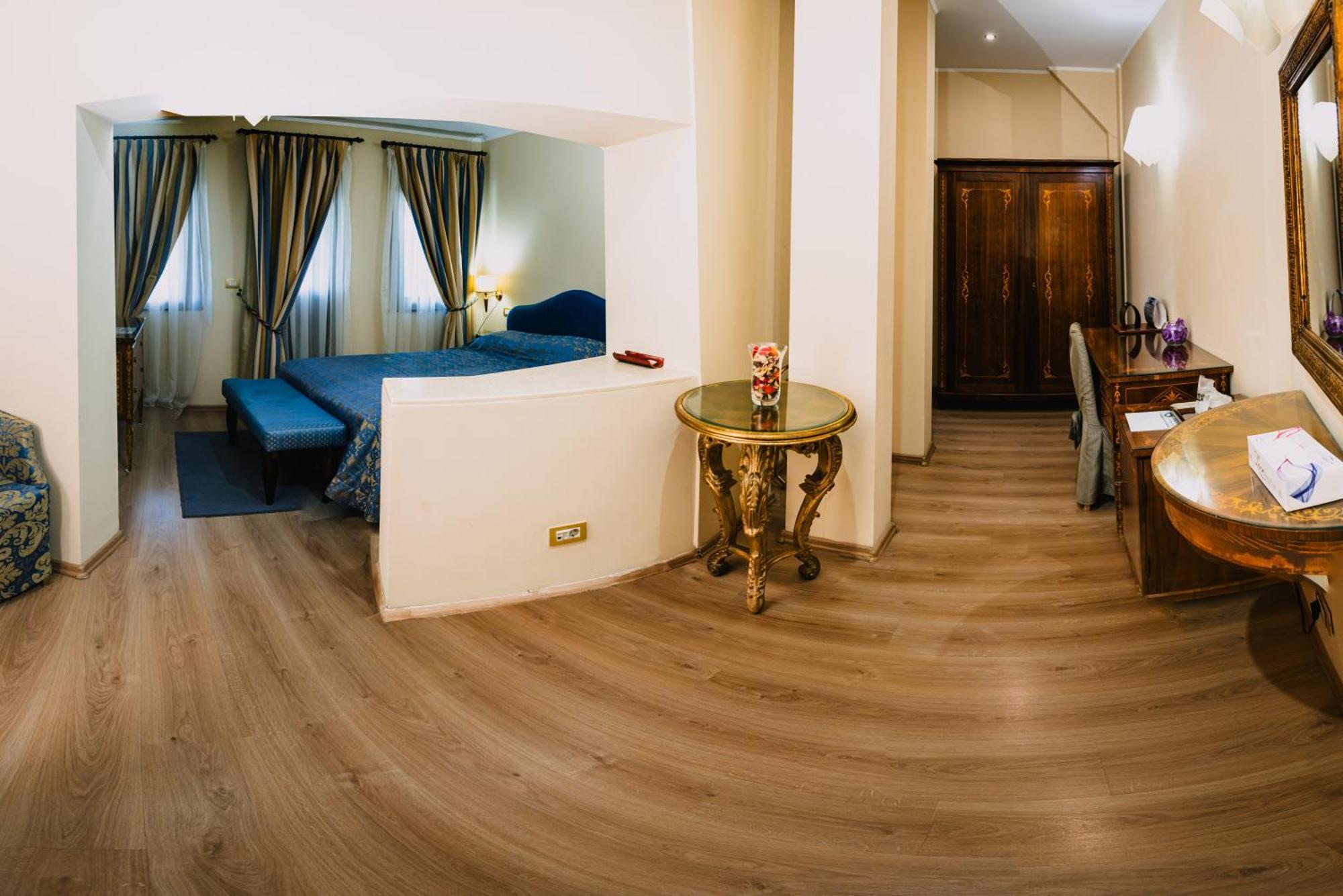 Vigo Hotel Плоещ Екстериор снимка