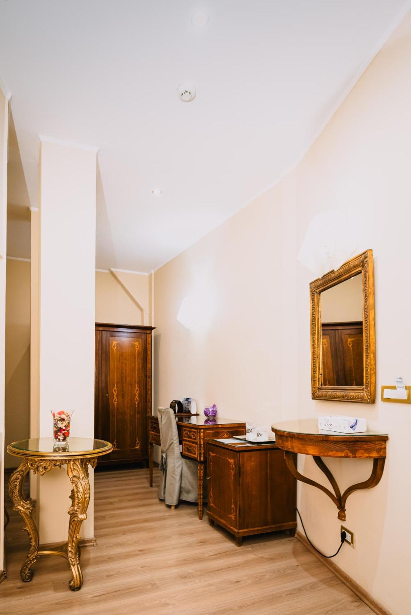Vigo Hotel Плоещ Екстериор снимка