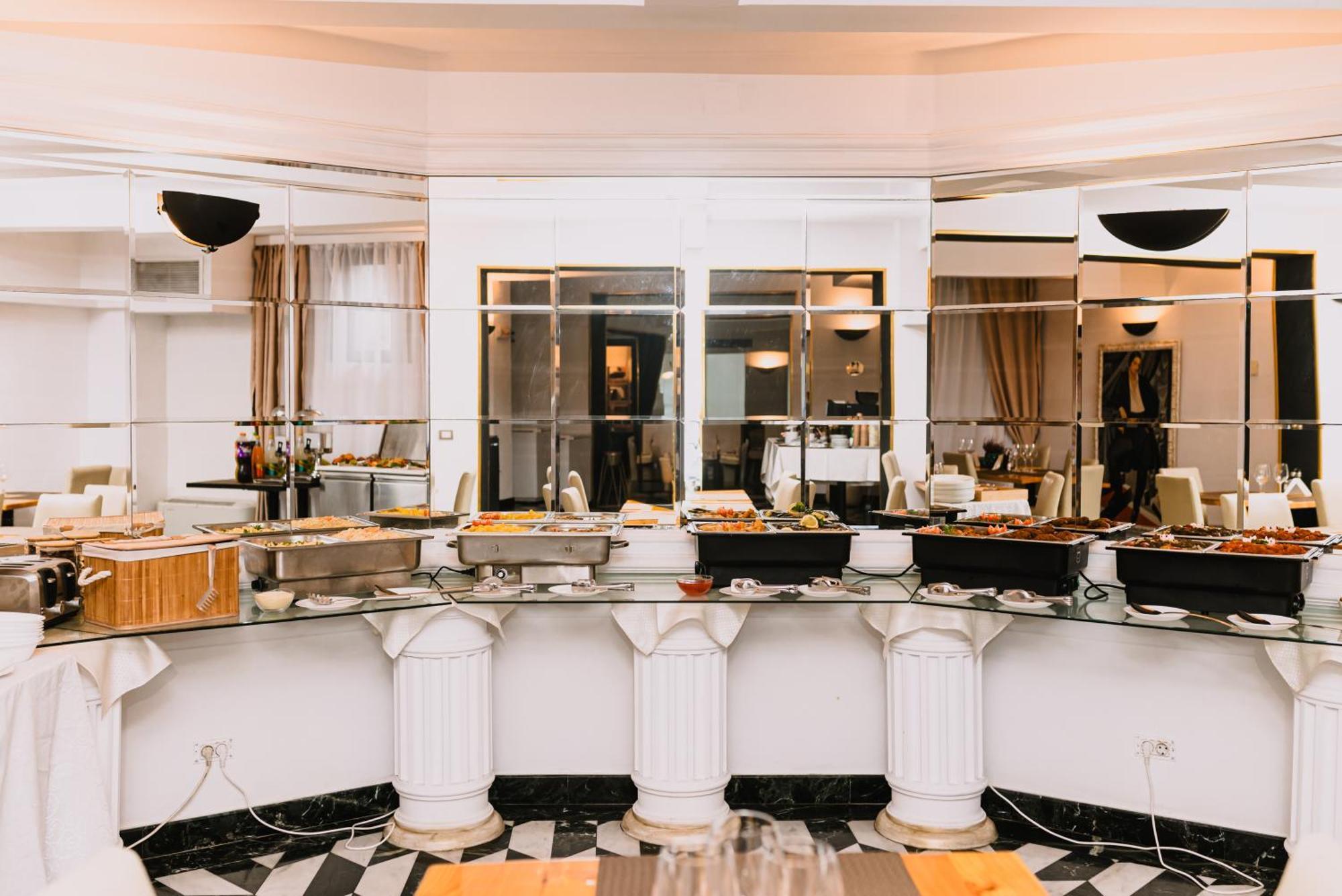 Vigo Hotel Плоещ Екстериор снимка