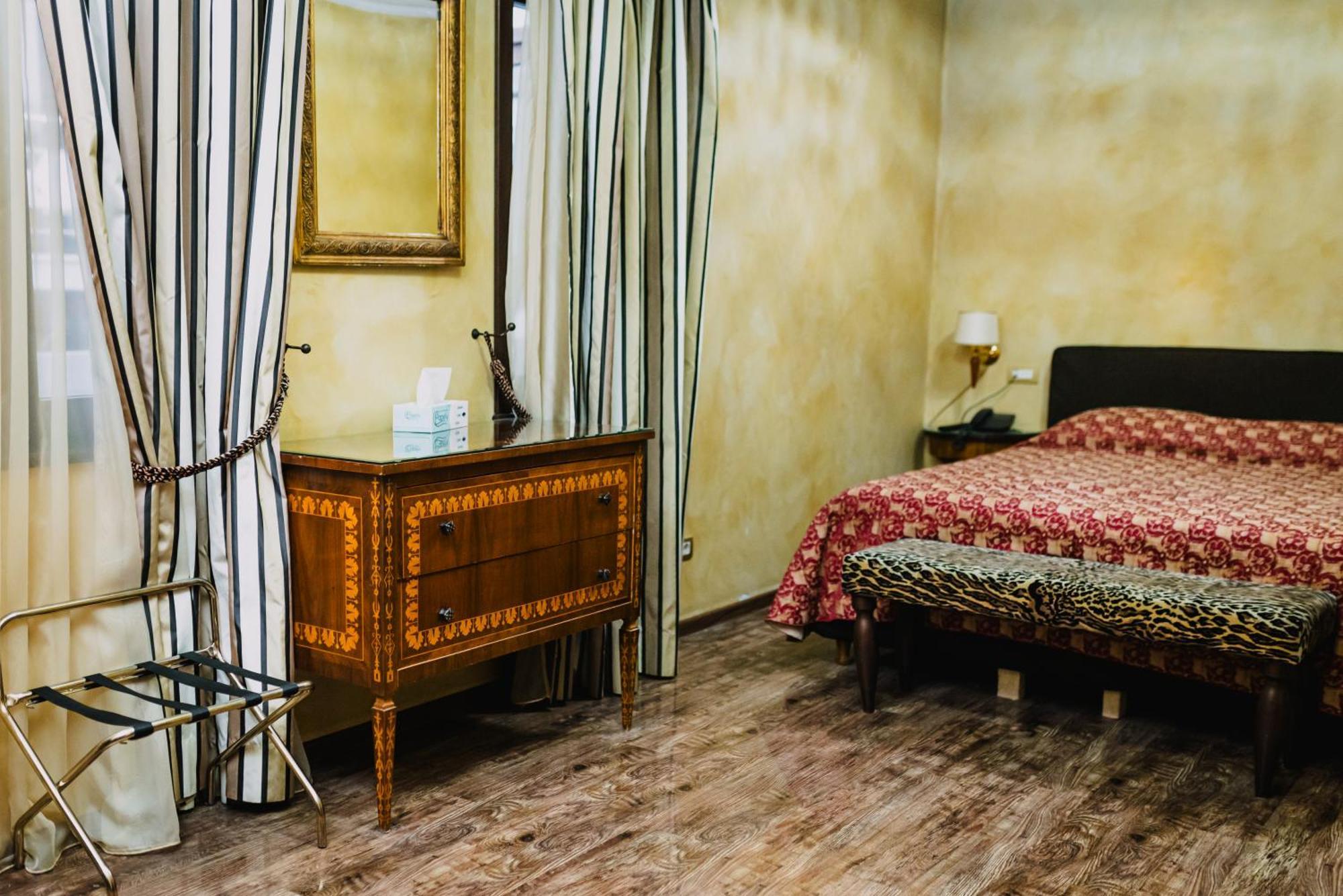 Vigo Hotel Плоещ Екстериор снимка