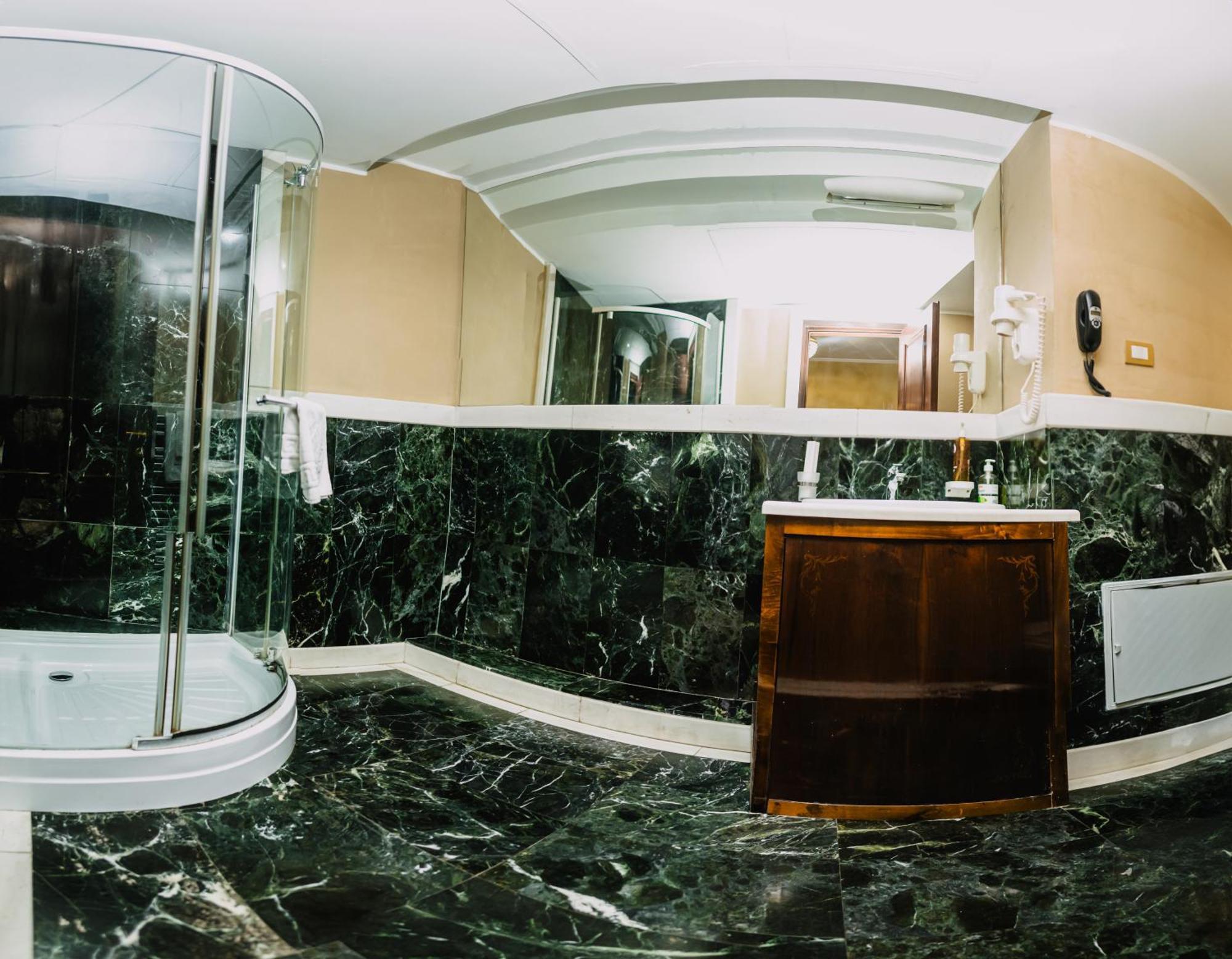 Vigo Hotel Плоещ Екстериор снимка