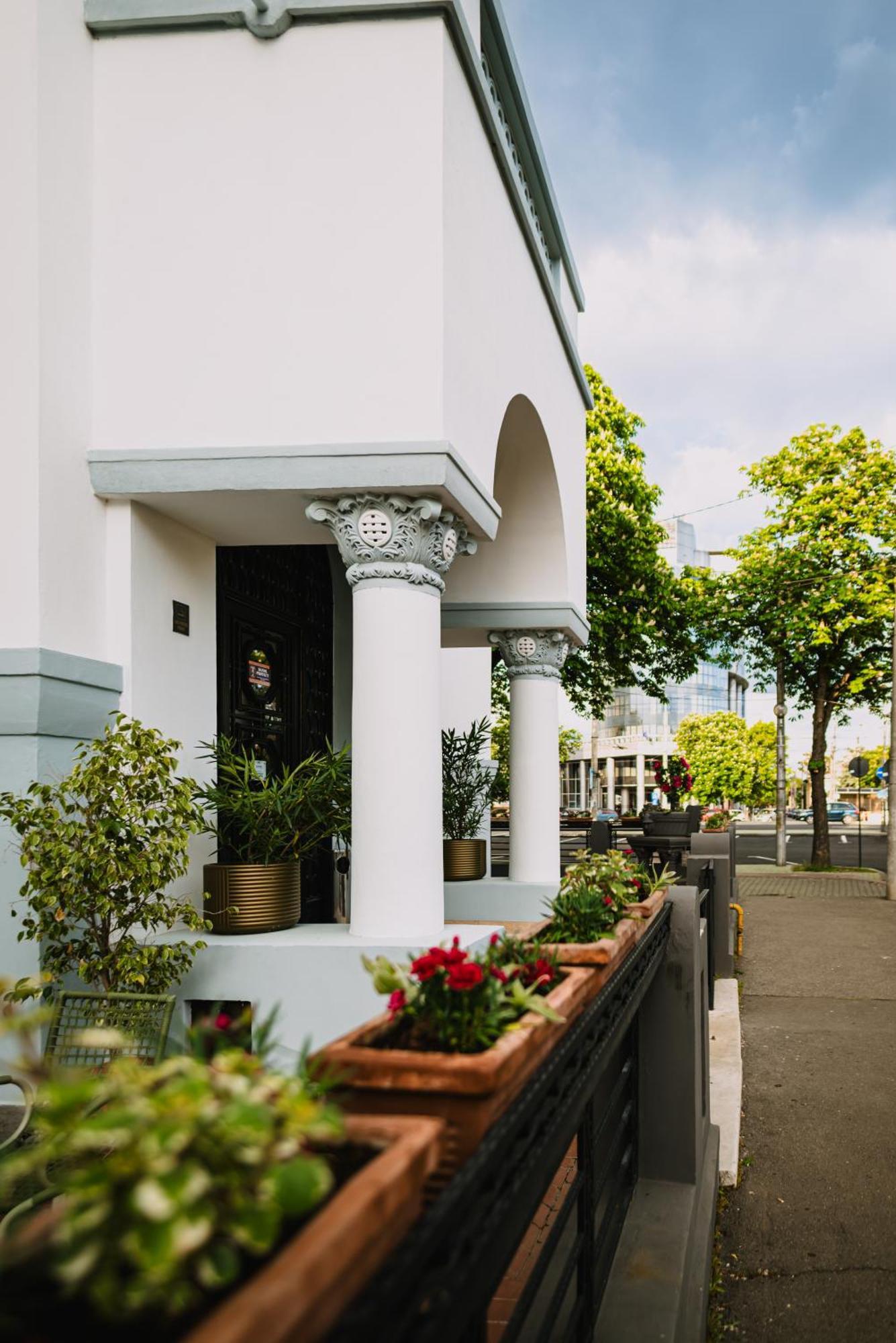 Vigo Hotel Плоещ Екстериор снимка