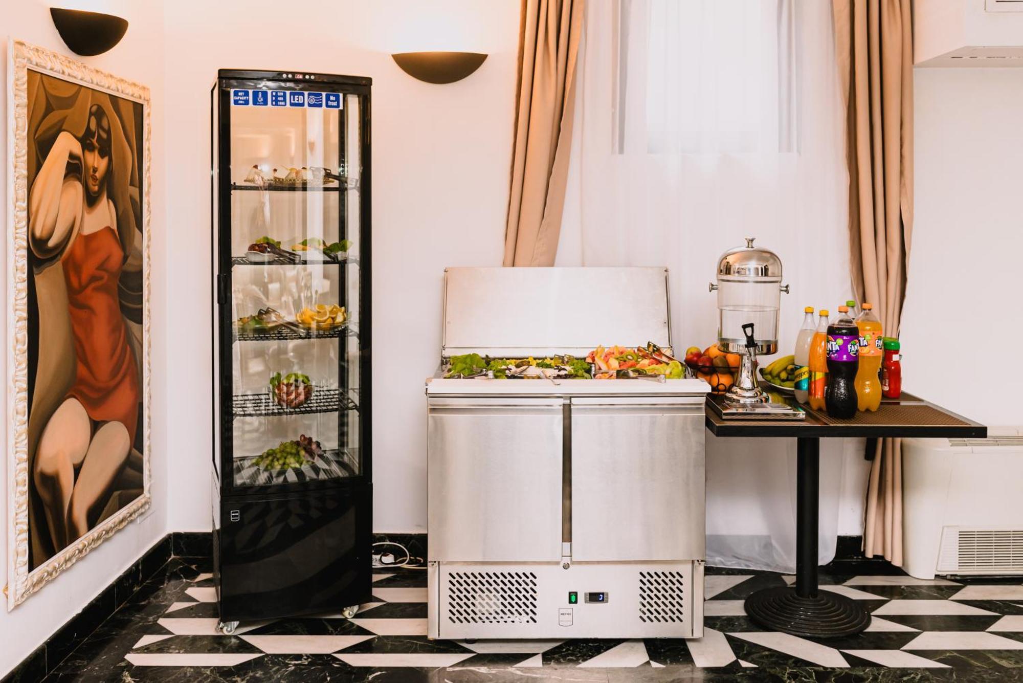 Vigo Hotel Плоещ Екстериор снимка