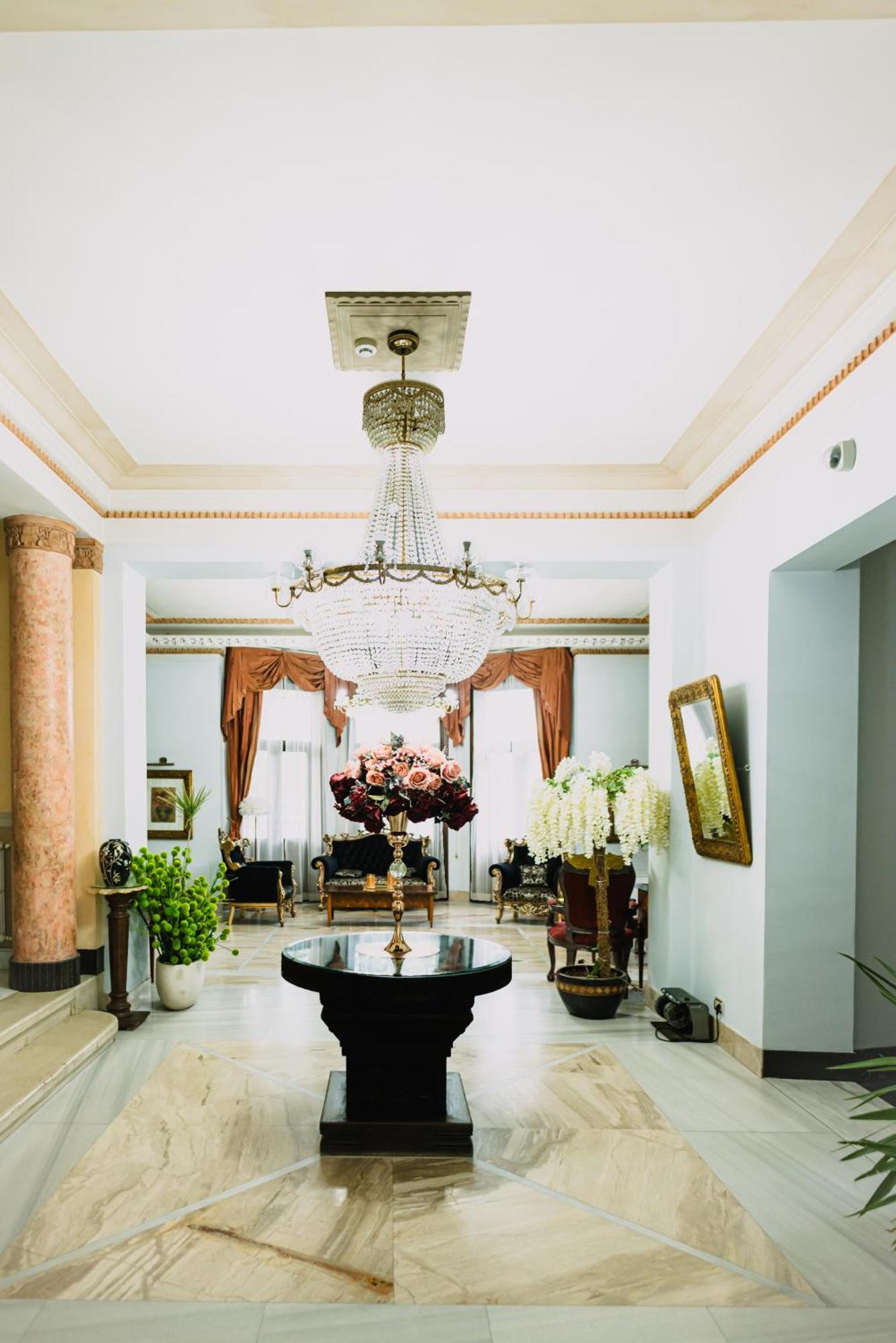 Vigo Hotel Плоещ Екстериор снимка