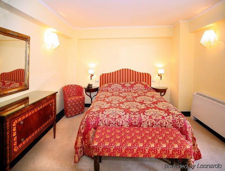 Vigo Hotel Плоещ Стая снимка