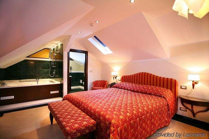Vigo Hotel Плоещ Стая снимка
