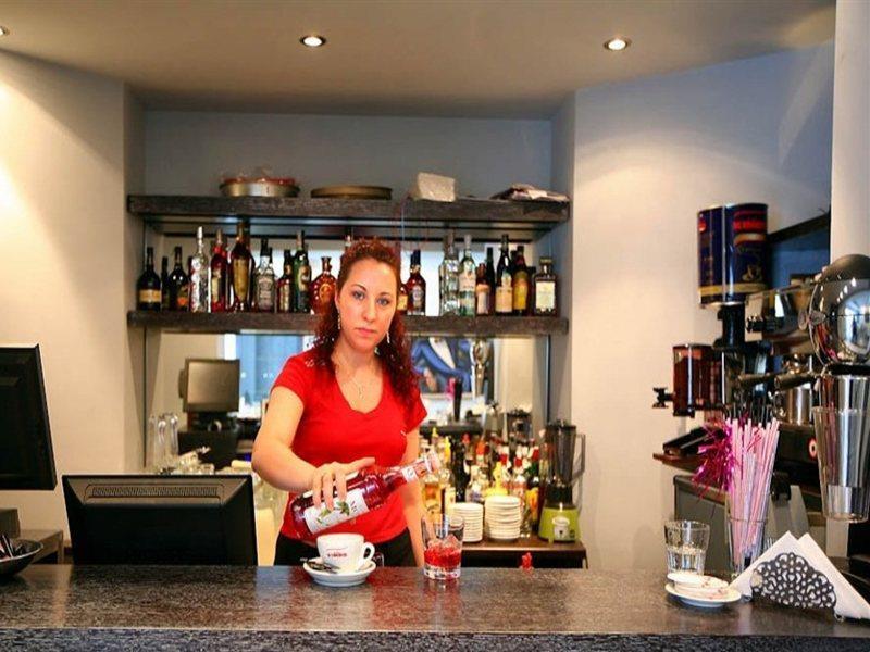 Vigo Hotel Плоещ Екстериор снимка
